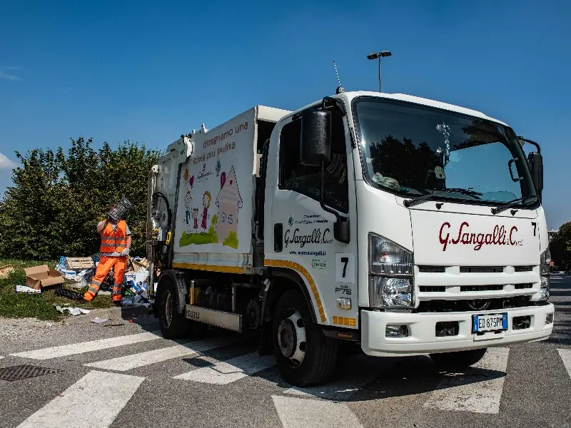 Mezzo operativo di Impresa Sangalli durante un servizio ambientale